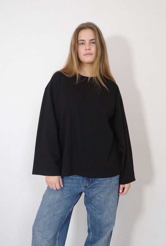 Alberte O-Neck Black