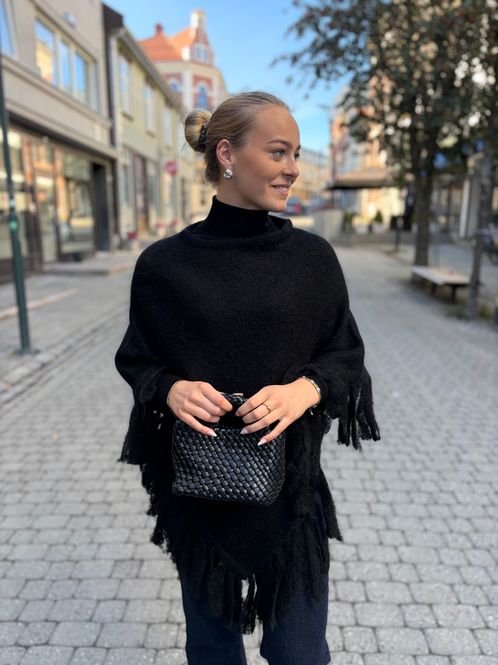 Hovedbilde Caroline Ponch Black